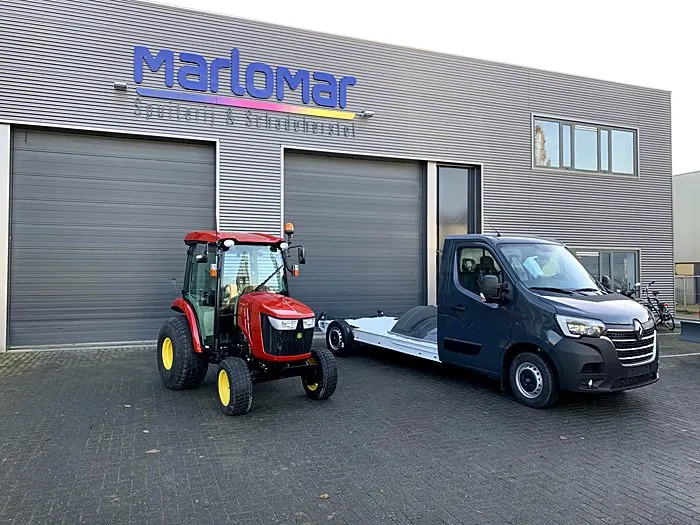 Bedrijfswagen en tractor bij Marlomar